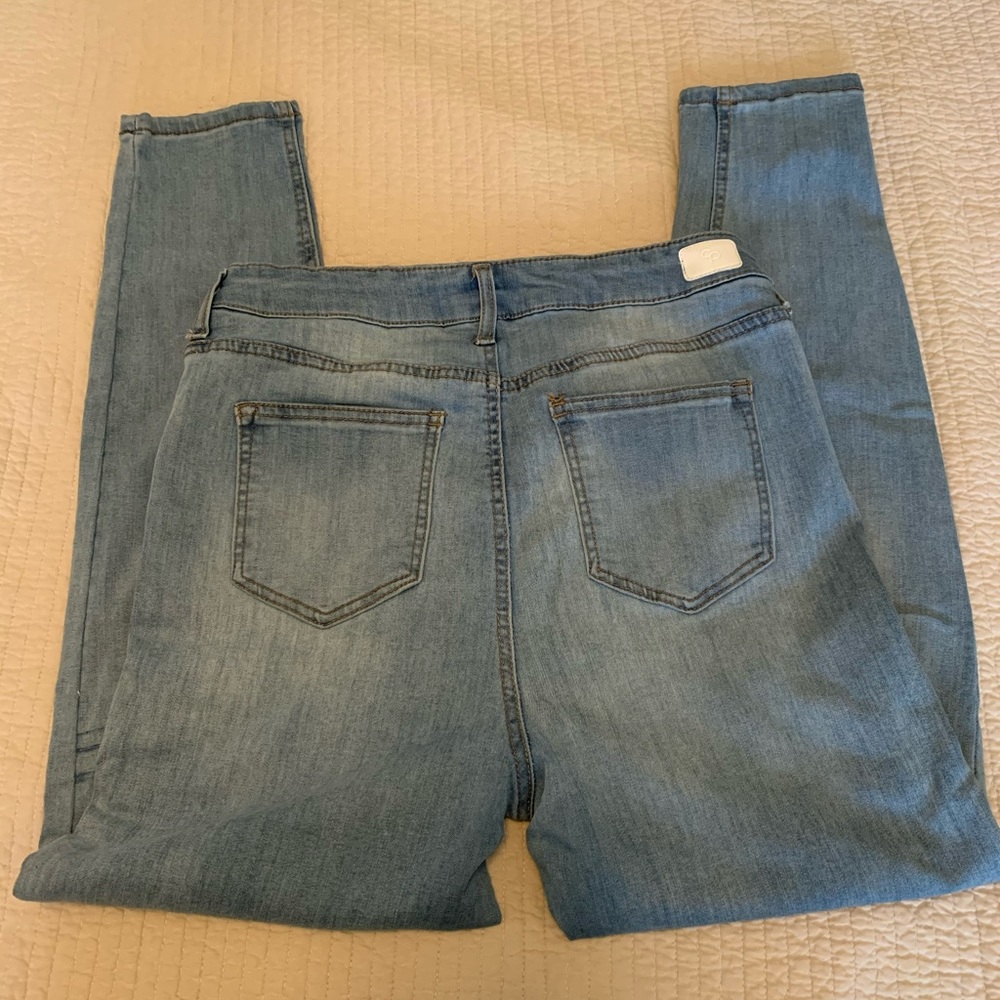 Donated VGUC Distressed ankle jeans